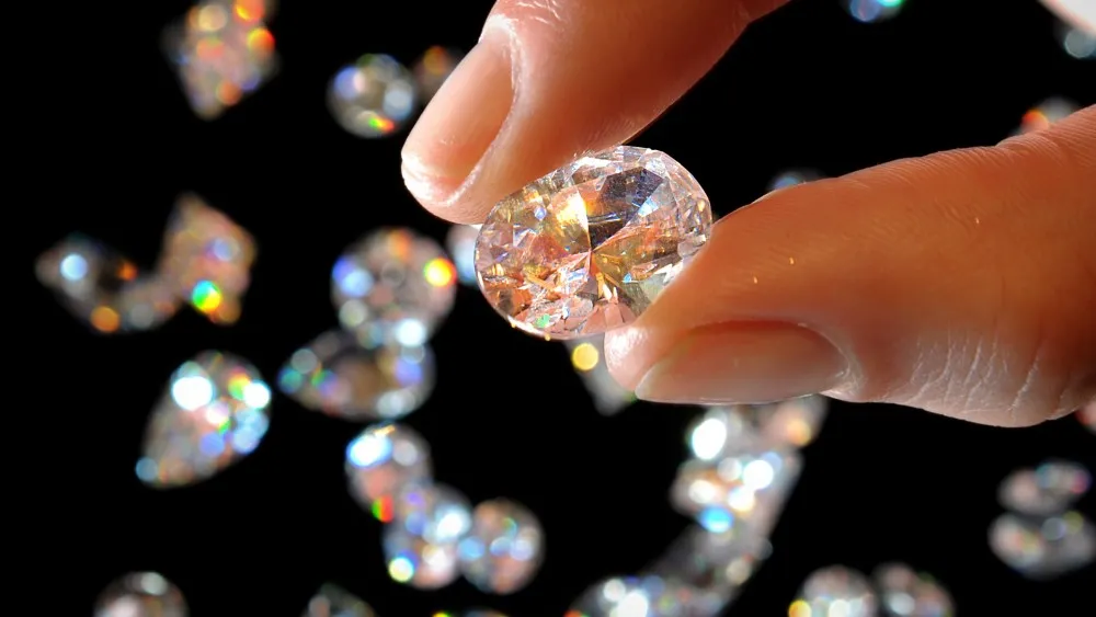 A Comprehensive Guide to the Process of Growing Diamonds in a Laboratory