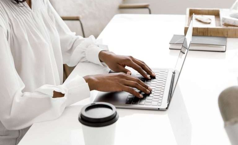 The Changing Terrain of Knowledge Bases: Exploring Notion Alternatives and Confluence Alternatives