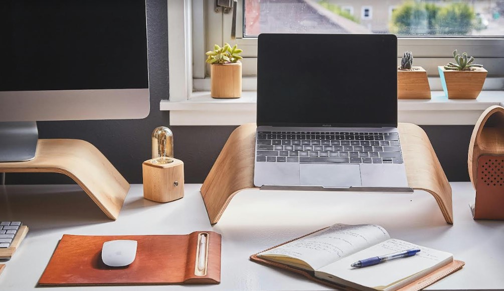 Best Practices When Staying In Touch With Clients