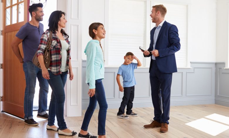 Smart House Hunting: Touring Homes With Your Agent’s Expert Eye