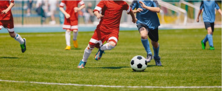 Basic Football Plays That Form the Foundation of Every Team