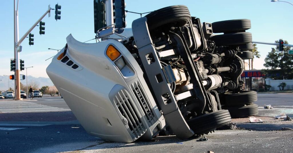 How Truck Accident Lawyers Can Help After a Las Vegas Crash